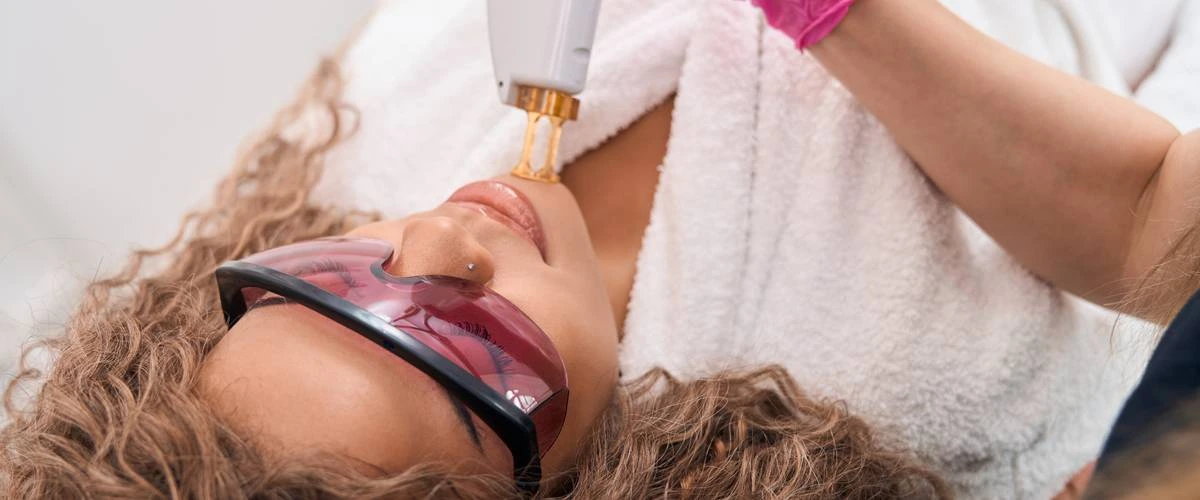 épilation laser adaptée aux peaux noires et métissées en cabinet dermatologique